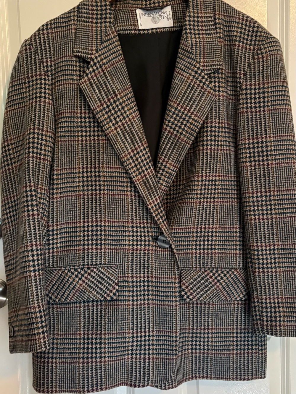Vintage International Scene Plaid Blazer in Brown, Black & Red